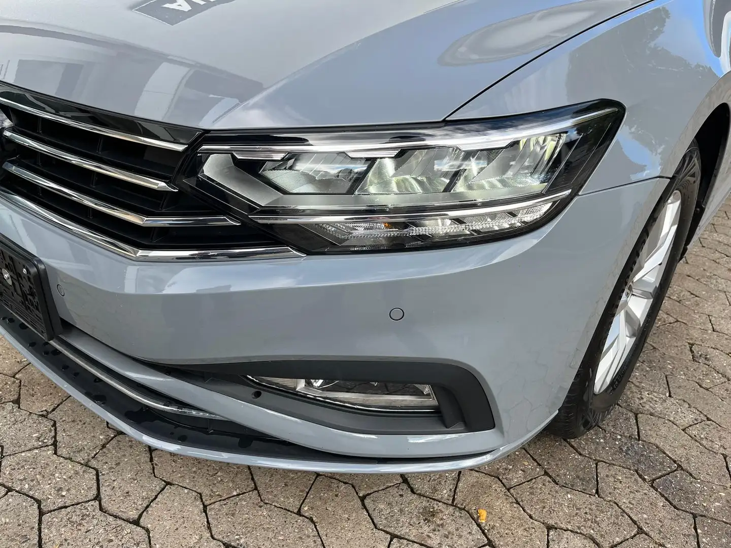 Volkswagen Passat Variant Business 2,0 TDI DSG LED NAVI KAM Grau - 2