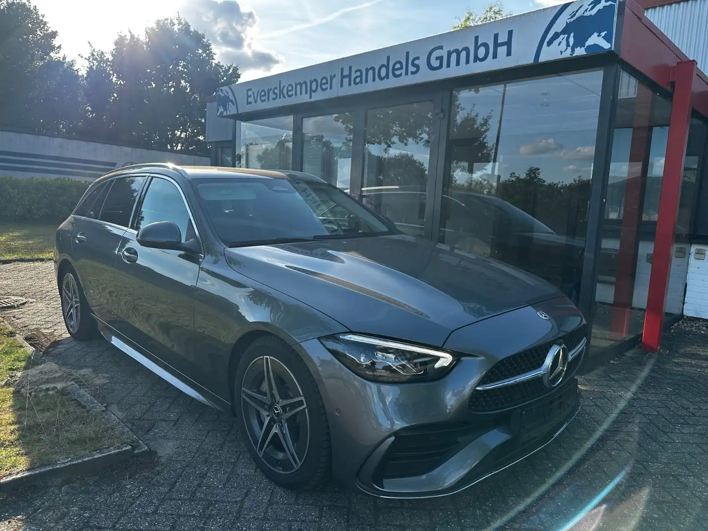 Mercedes-Benz C 220 d / AMG - LINE / 360 KAMERA / TOTWINKEL Gris - 2