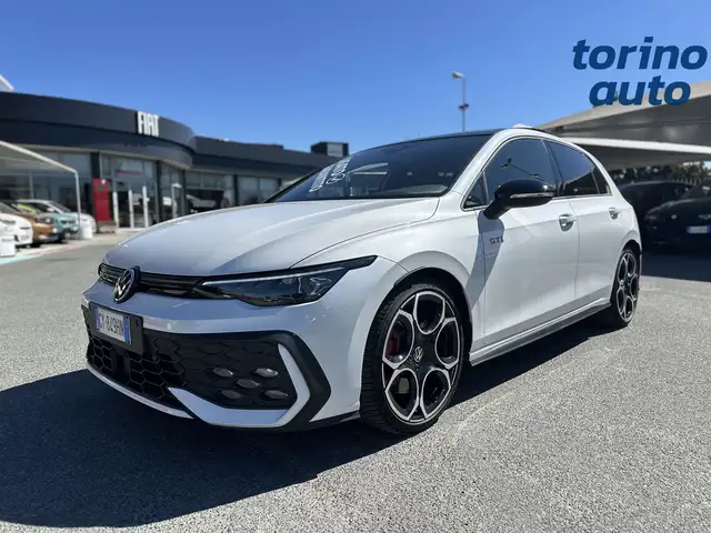 Volkswagen Golf view 3