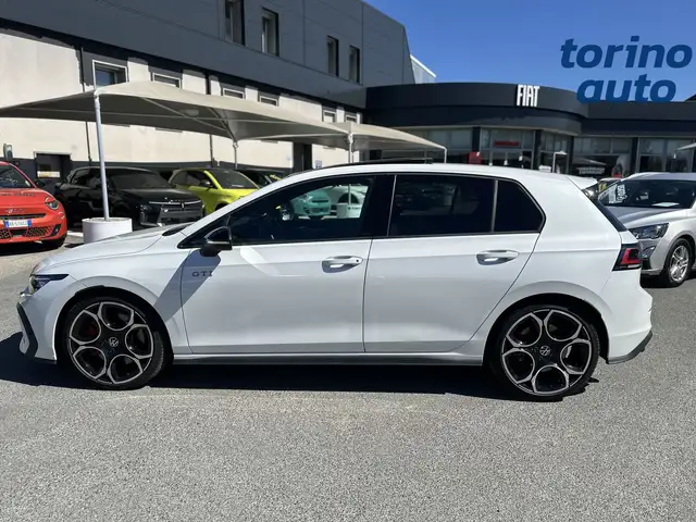 Volkswagen Golf view 4