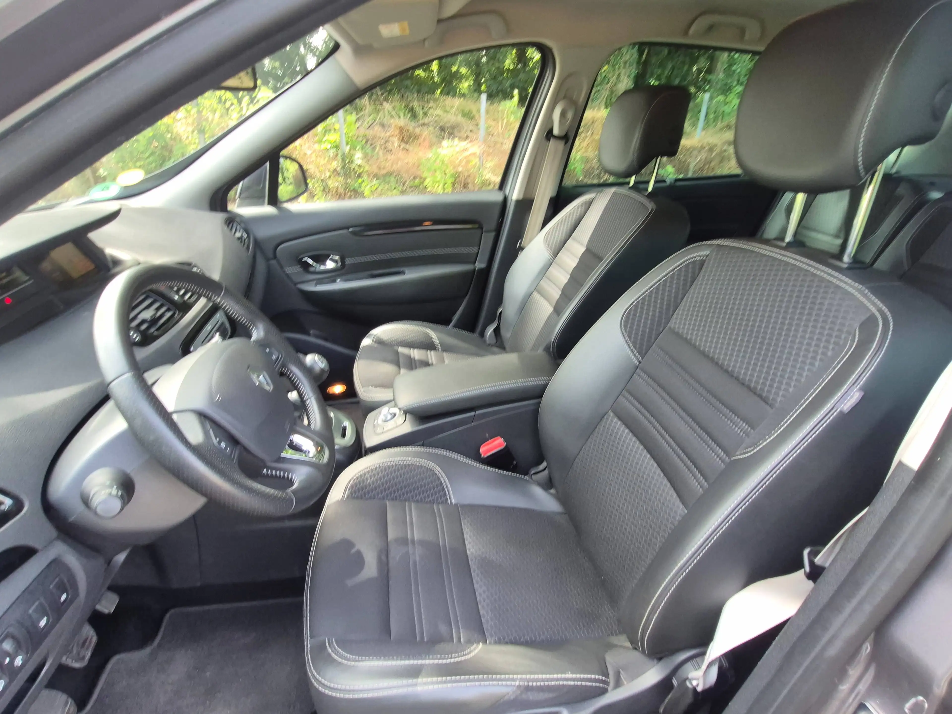 Renault Grand Scenic Grand Scénic 1.5 dCi Energy Bose Edition 7pl. — photo 11