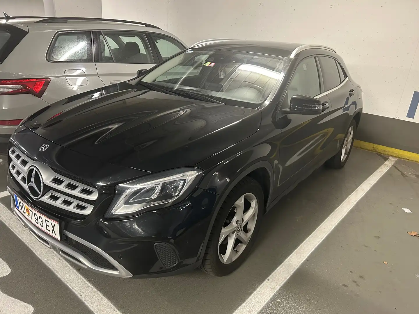 Mercedes-Benz GLA 200 GLA 200 d 4MATIC Aut. Schwarz - 1