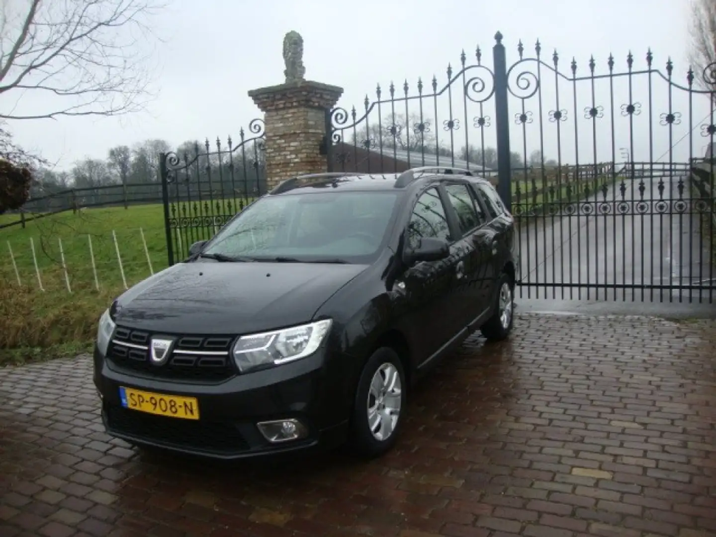 Dacia Logan Logan 0.9 TCe90 Laureate Bi-Fuel Noir - 1