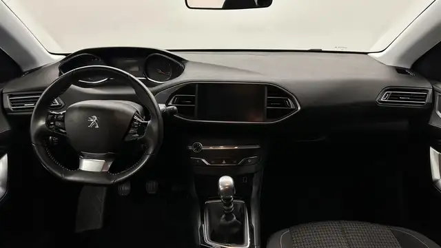 Peugeot 308 view 3