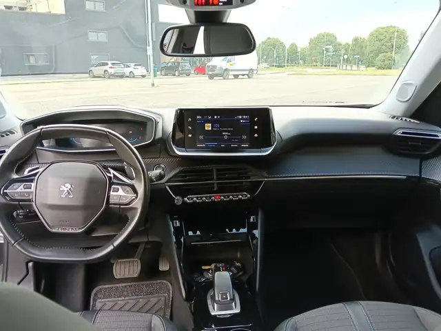 Peugeot 2008 view 12