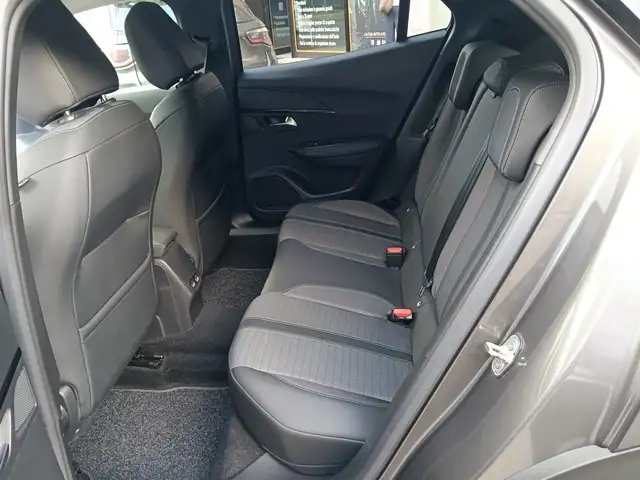 Peugeot 2008 view 11