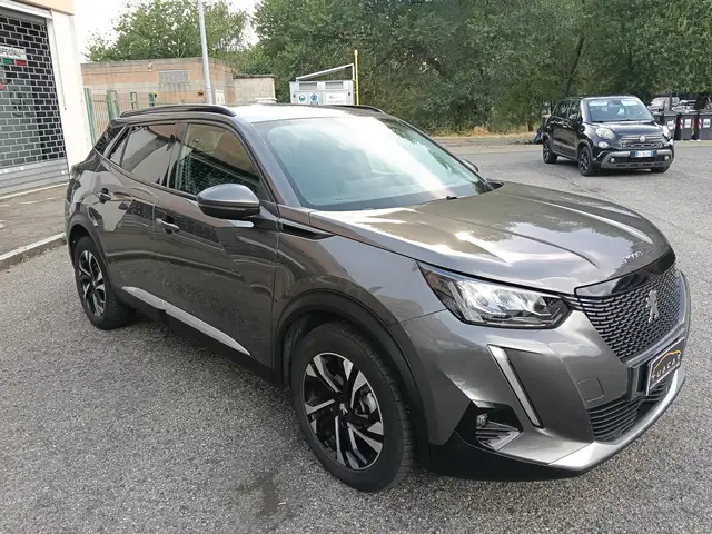 Peugeot 2008 view 3