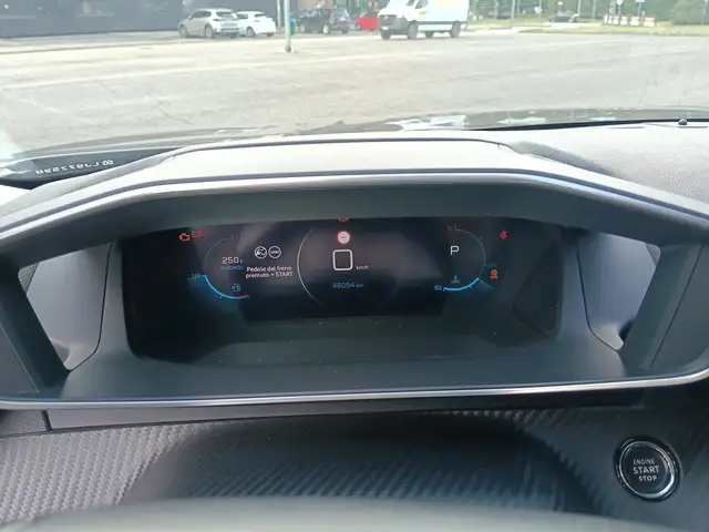 Peugeot 2008 view 16