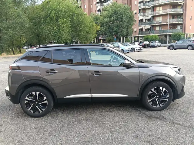 Peugeot 2008 view 4