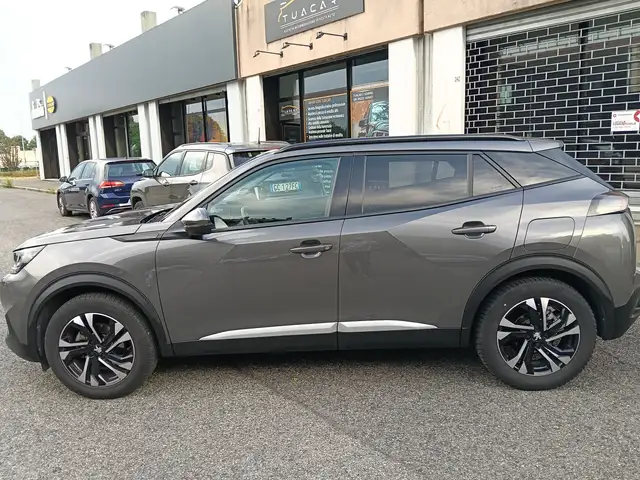 Peugeot 2008 view 9