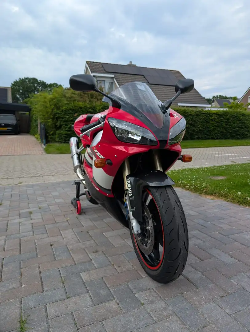 Yamaha YZF-R1 Rouge - 1