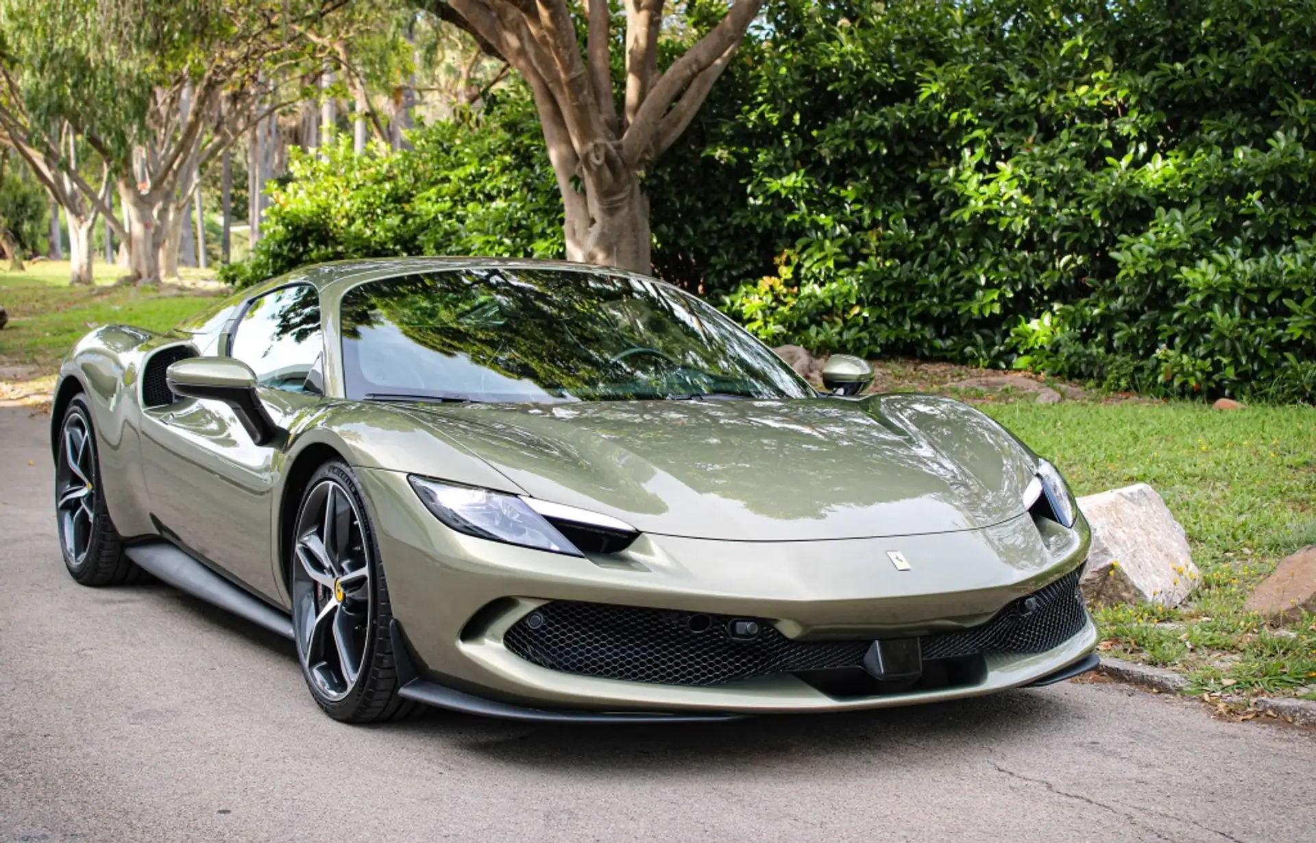 페라리 296 GTS 2025 실버 사진 5