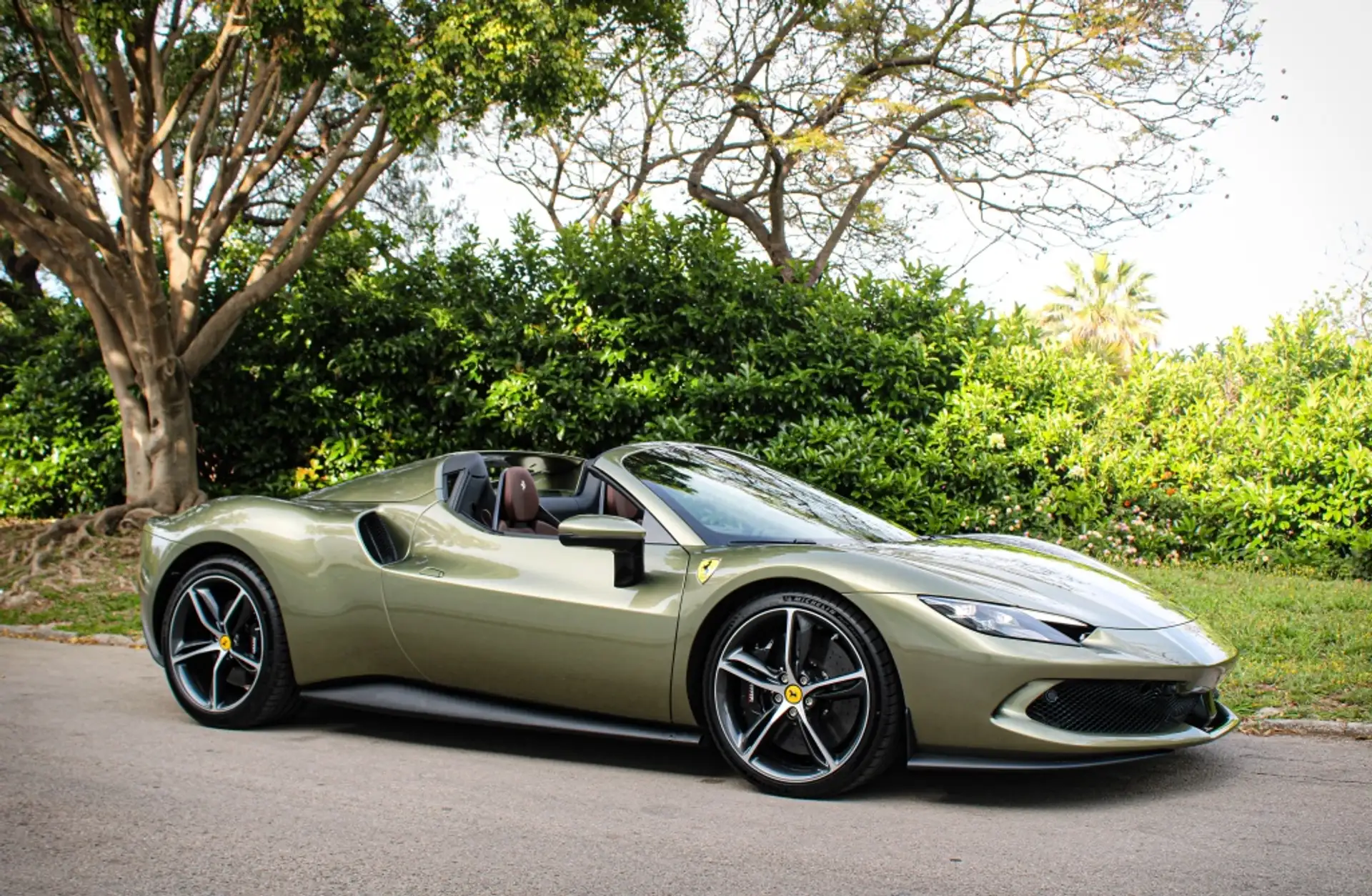 페라리 296 GTS 2025 실버 사진 1