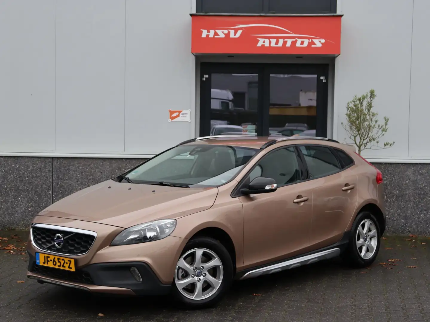 Volvo V40 Cross Country 1.6 T4 Kinetic airco LM trekhaak Bruin - 1