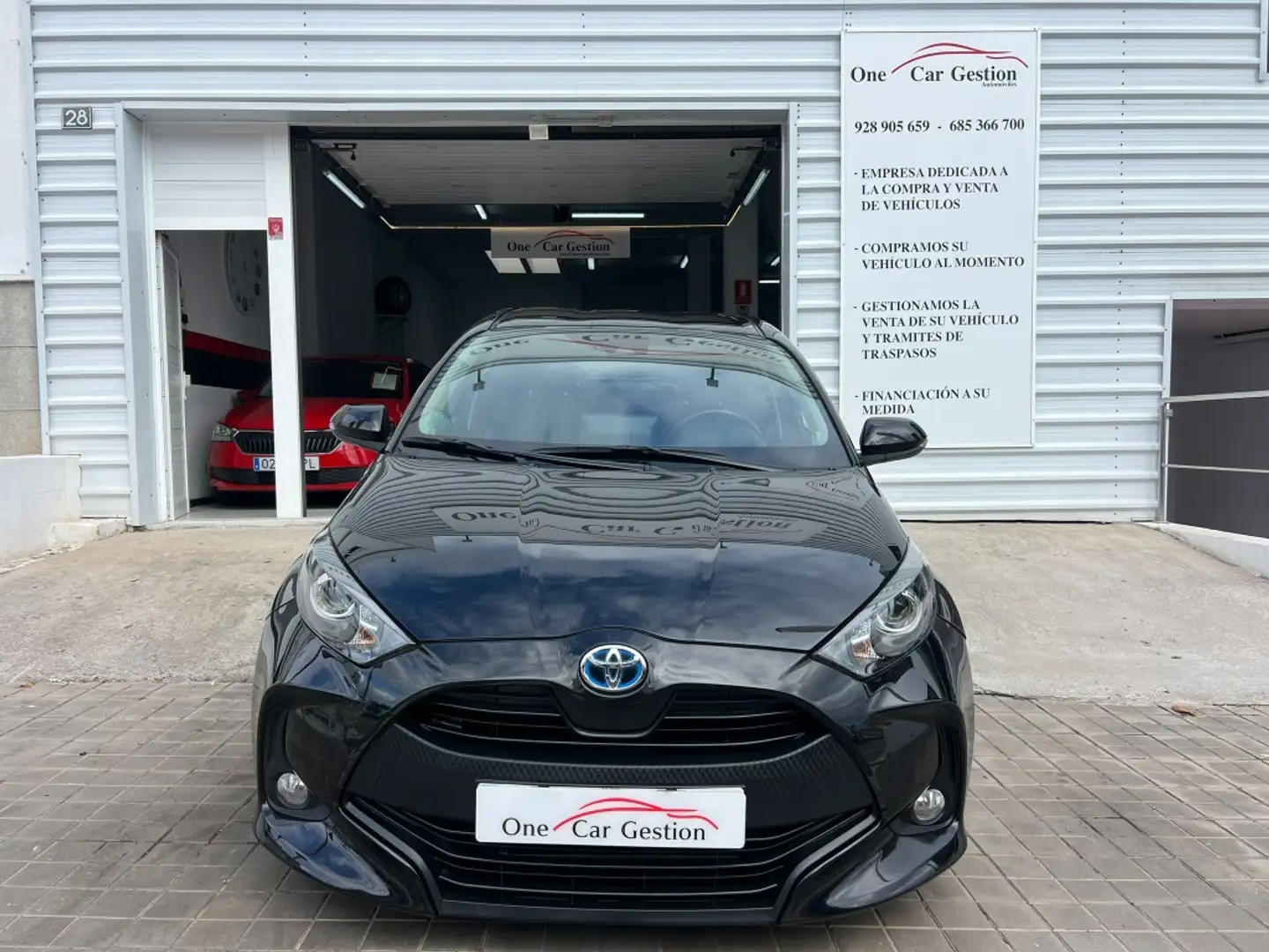 Toyota Yaris 120H 1.5 Active Tech Negro - 2