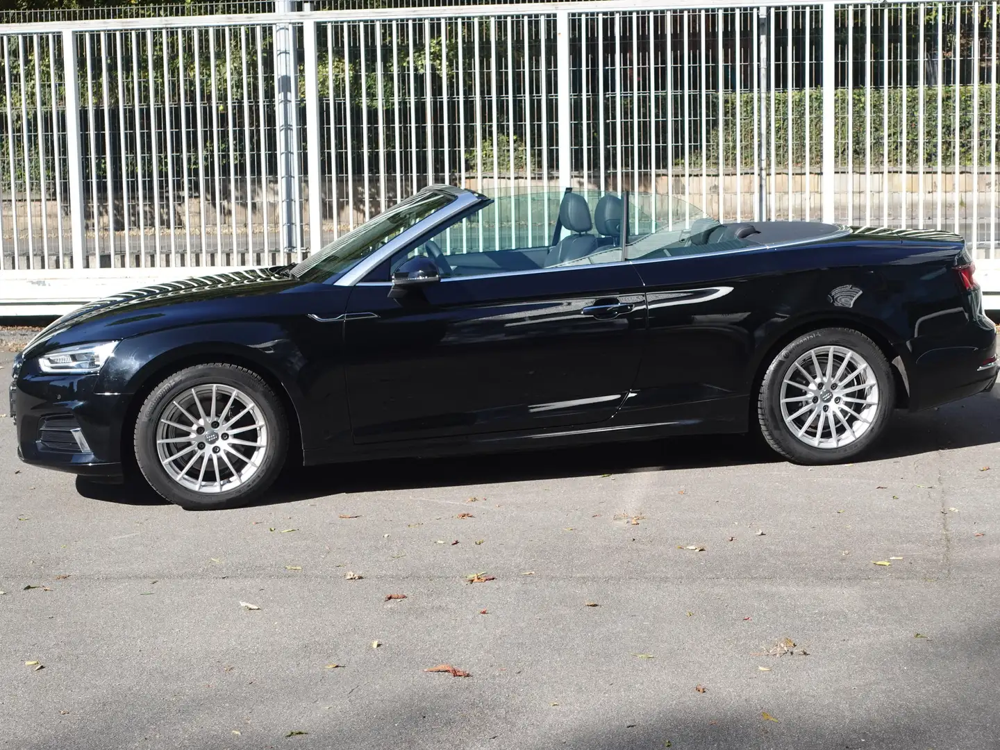 Audi A5 Cabrio design Automatik Leder Xenon AHK PTS Noir - 2