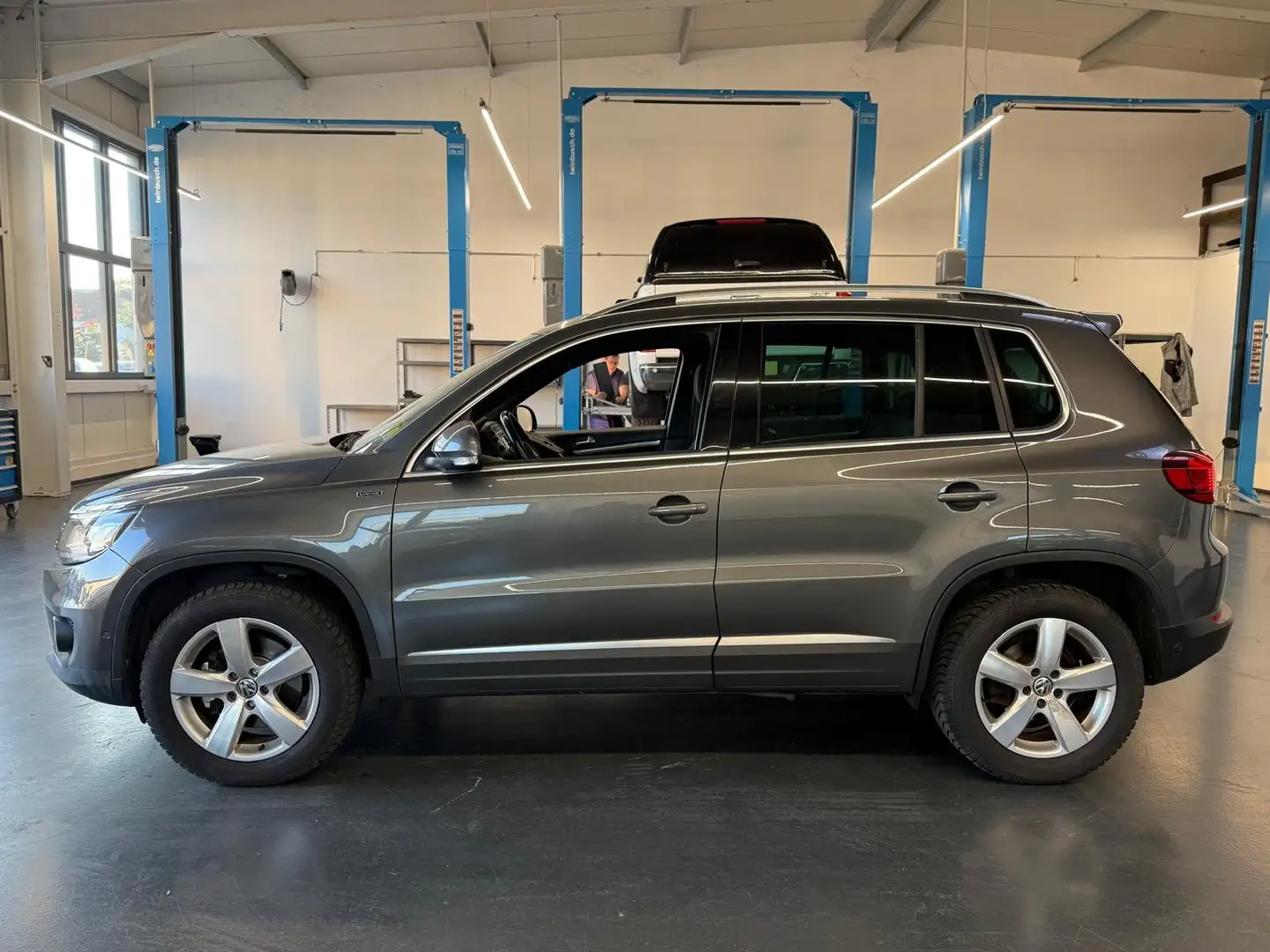 Volkswagen Tiguan 2.0 TDI Lounge*TEMPOMAT*PANORAMA*PDC*SHZ*KLIMA Grau - 2
