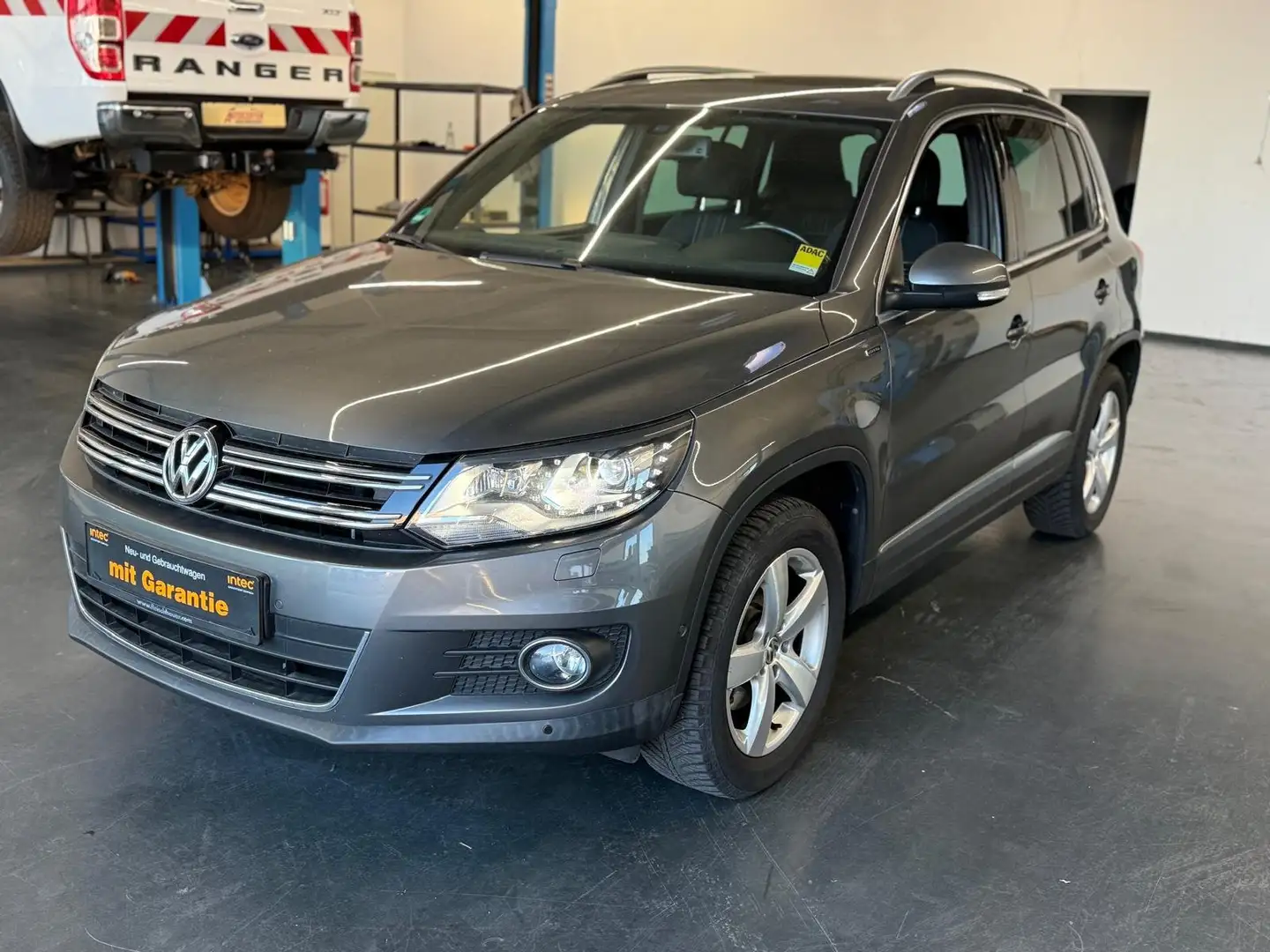 Volkswagen Tiguan 2.0 TDI Lounge*TEMPOMAT*PANORAMA*PDC*SHZ*KLIMA Grau - 1