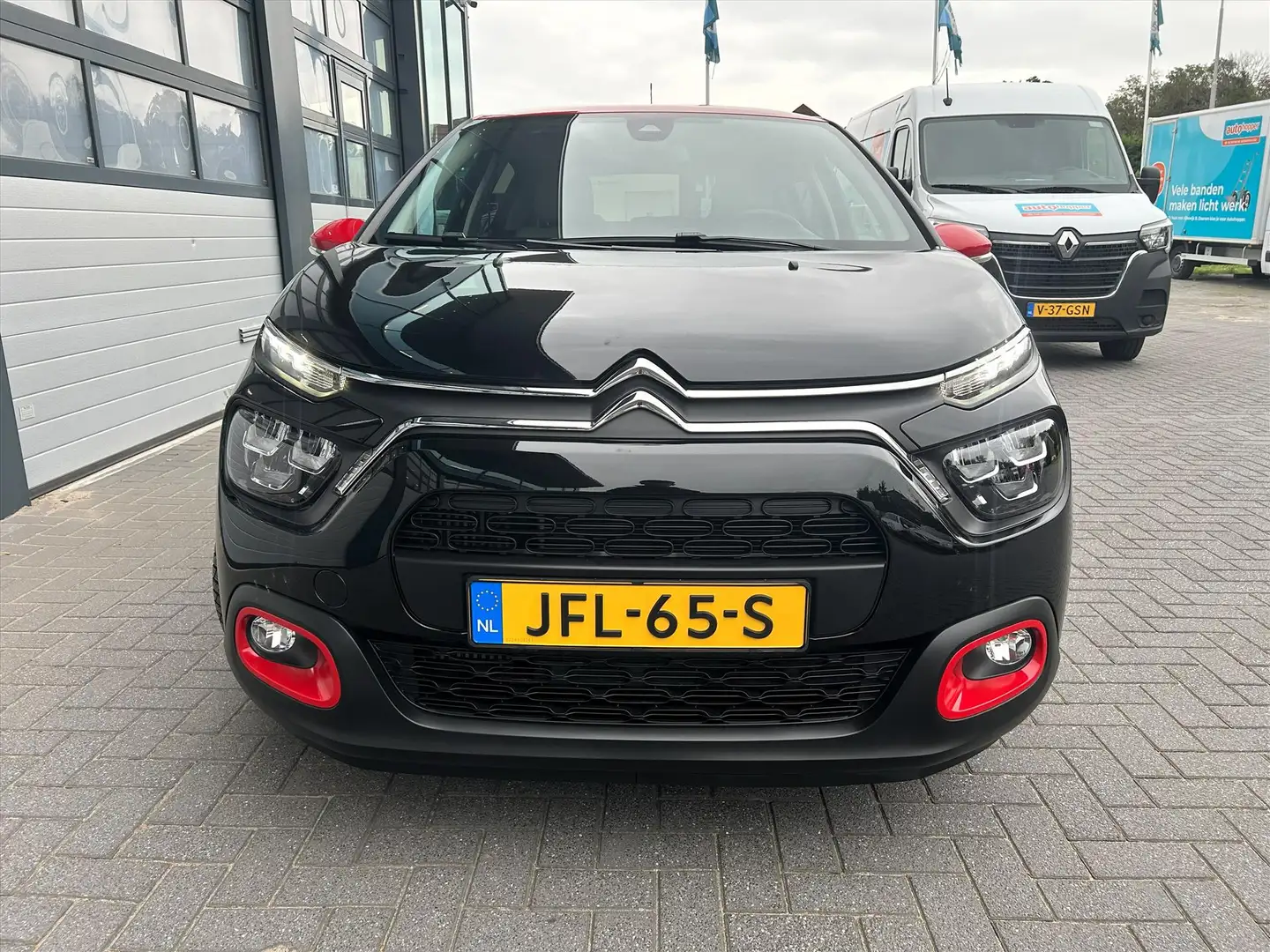 Citroen C3 1.2 Shine 110pk, Half Leder, Carplay, Stoelverwarm Noir - 2