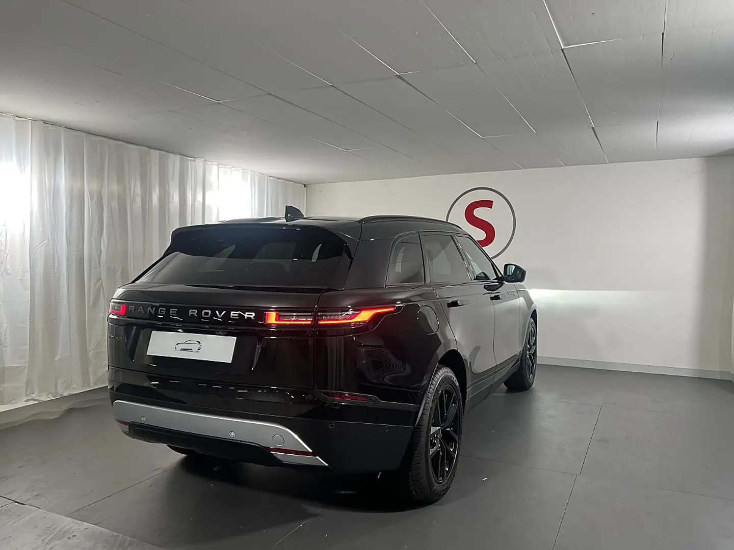 Land Rover Range Rover Velar D200 MHEV Allrad S Aut. Schwarz - 2
