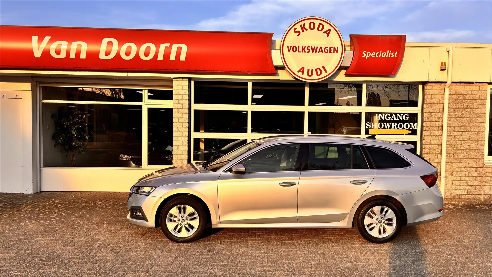 Skoda Octavia Combi 1.0 TSI 110pk Business Edition Plus Apple ca Gris - 2