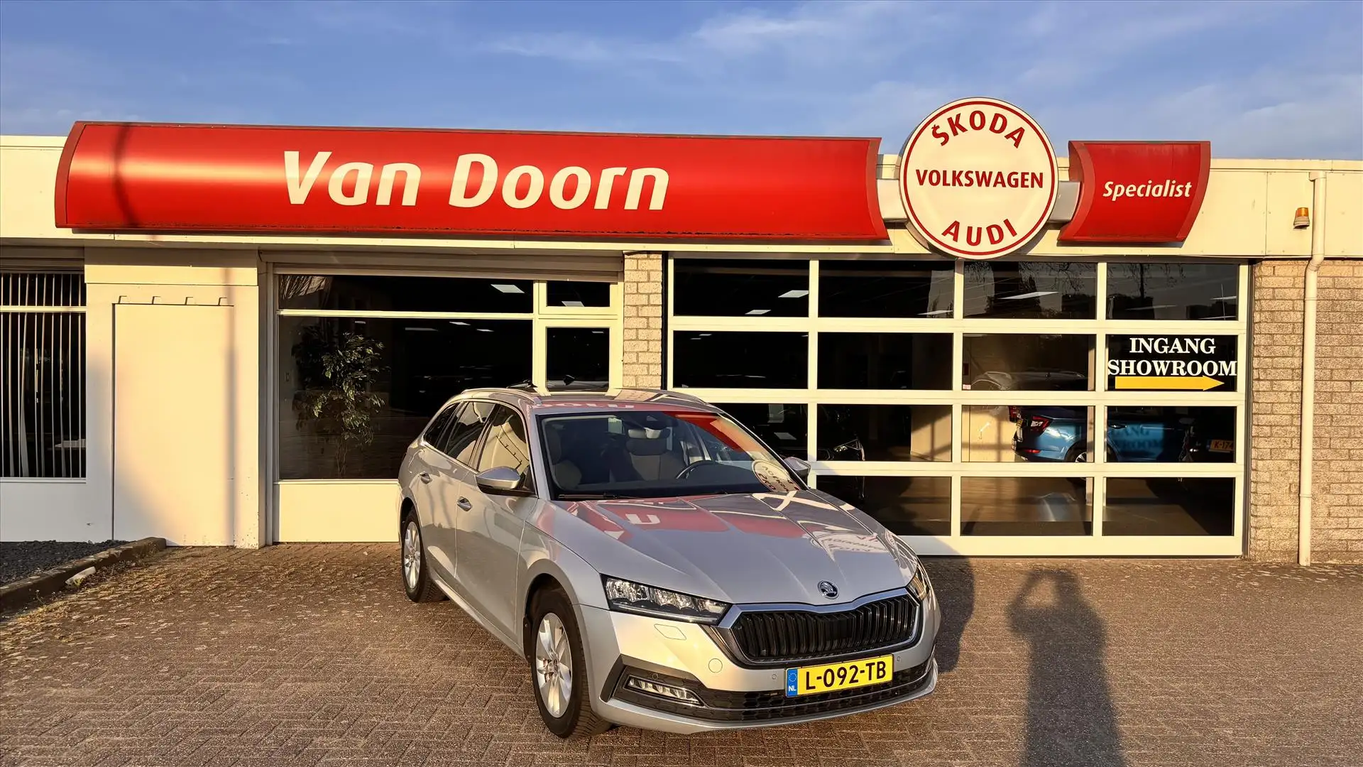 Skoda Octavia Combi 1.0 TSI 110pk Business Edition Plus Apple ca Gris - 1