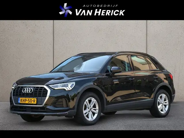 Audi Q3 main image