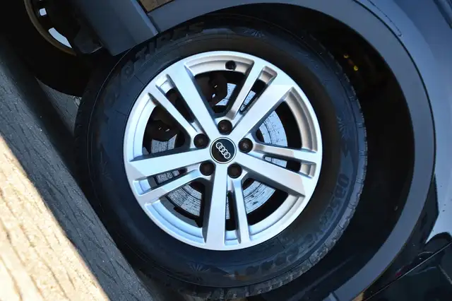 Audi Q3 view 6