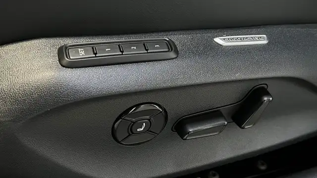 Volkswagen Passat Variant 2.0 TDI 142 kW 4Motion R-Line Head-up HarmanKardon Ansicht 28
