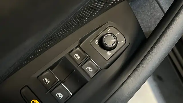 Volkswagen Passat Variant 2.0 TDI 142 kW 4Motion R-Line Head-up HarmanKardon Ansicht 29
