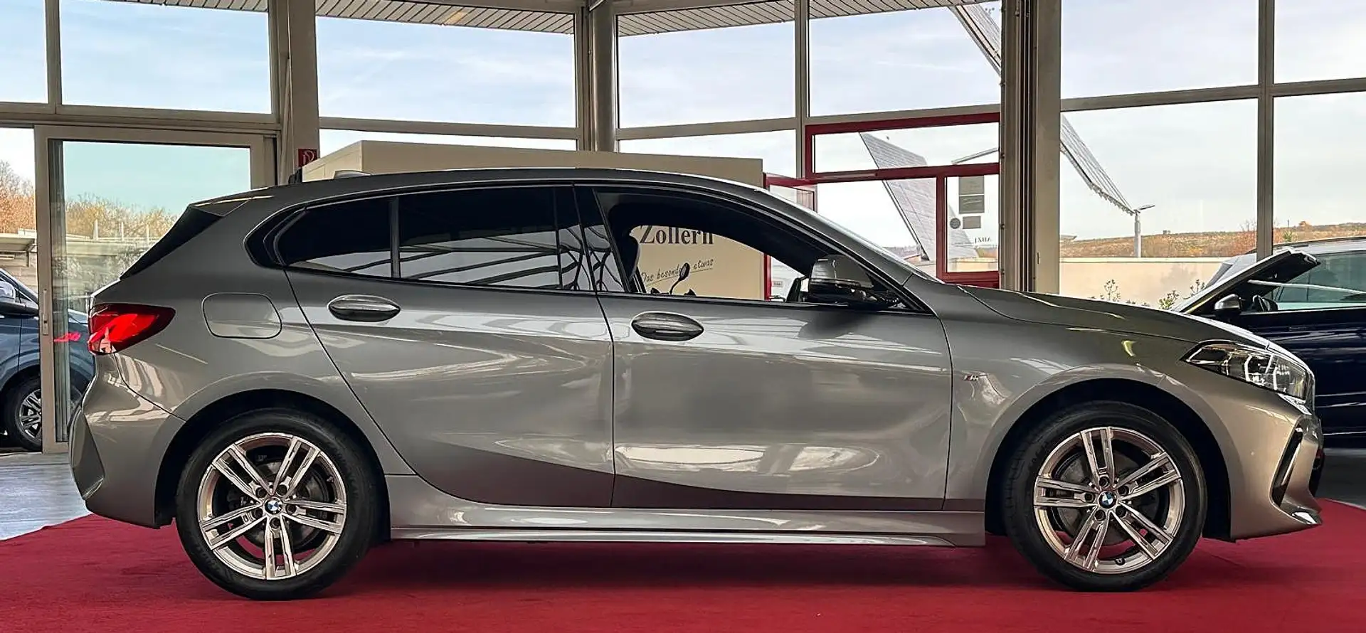 BMW 118 i M Sport LEDER NAVI LED PDC Grijs - 2