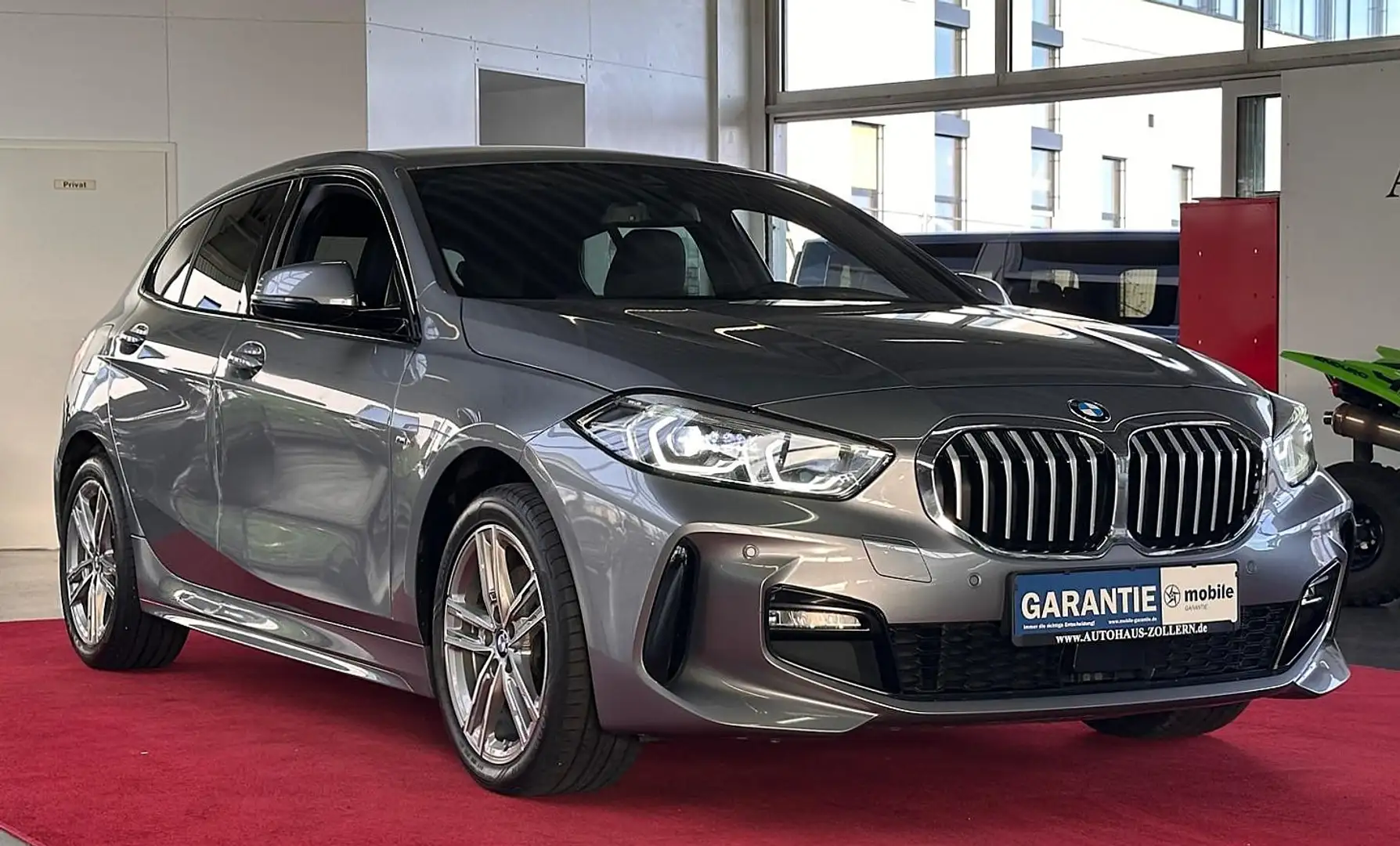 BMW 118 i M Sport LEDER NAVI LED PDC Grijs - 1