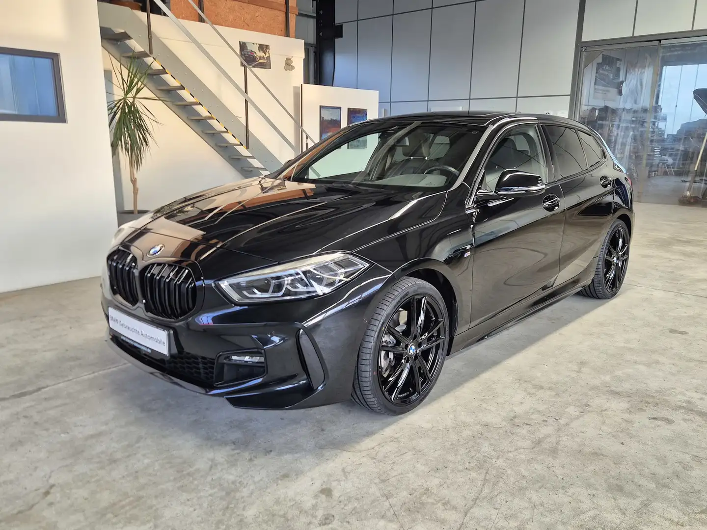BMW 120 120i M Sport /PANO-SD/NAVI/LED/KAMERA/HIFI/LCP/ Schwarz - 1