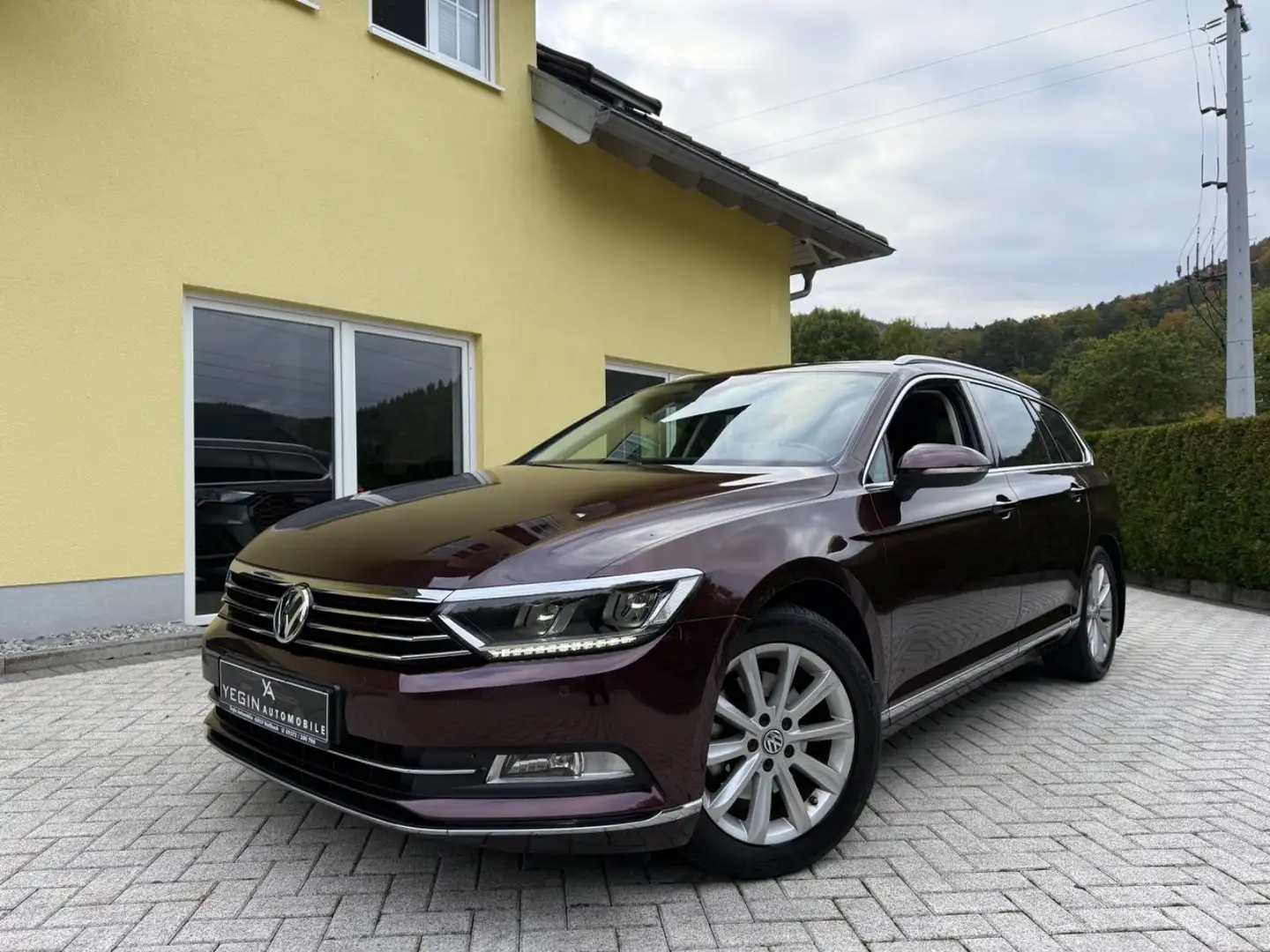 Volkswagen Passat Variant 2.0 TDI Highline Virtual-Pano-LED Rot - 2
