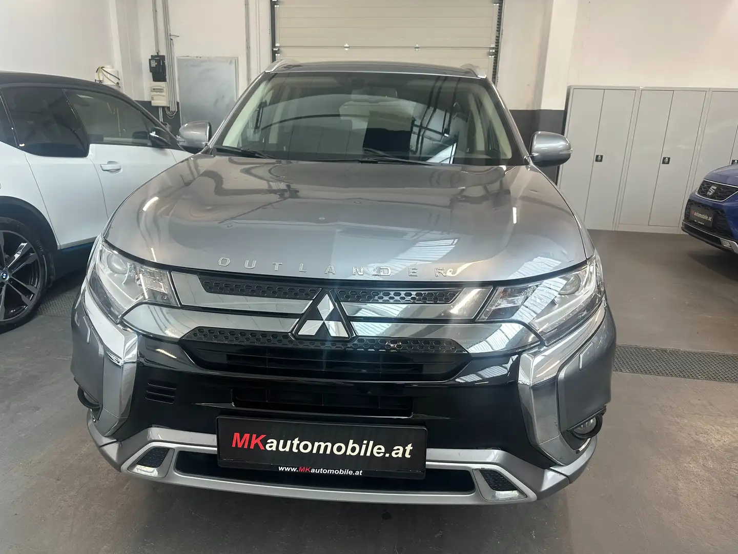 Mitsubishi Outlander 2,4 PHEV INTENSER 4WD * NETTO 12.909 € * Grau - 2