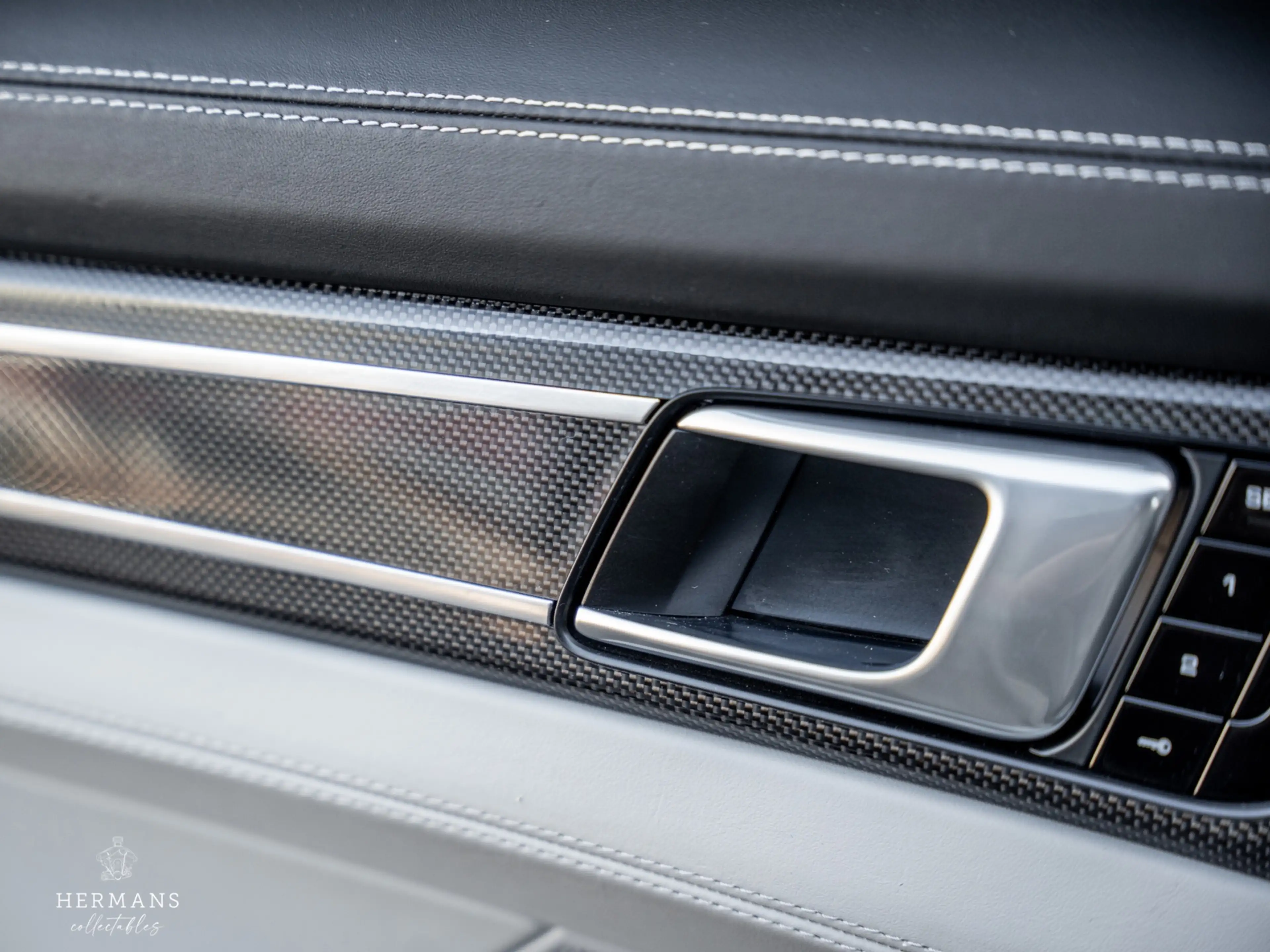 Porsche Panamera Sport Turismo 4.0 Turbo S E-Hybrid / Carbon / Burm — photo 17