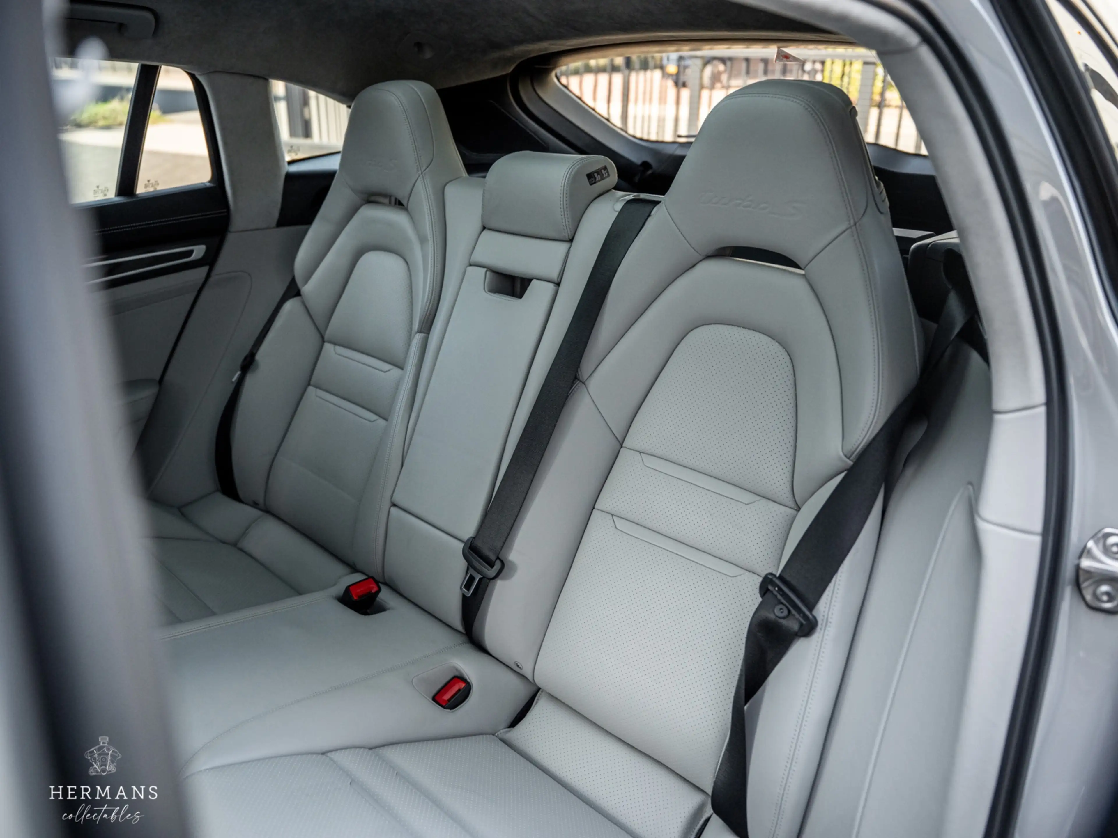 Porsche Panamera Sport Turismo 4.0 Turbo S E-Hybrid / Carbon / Burm — photo 35