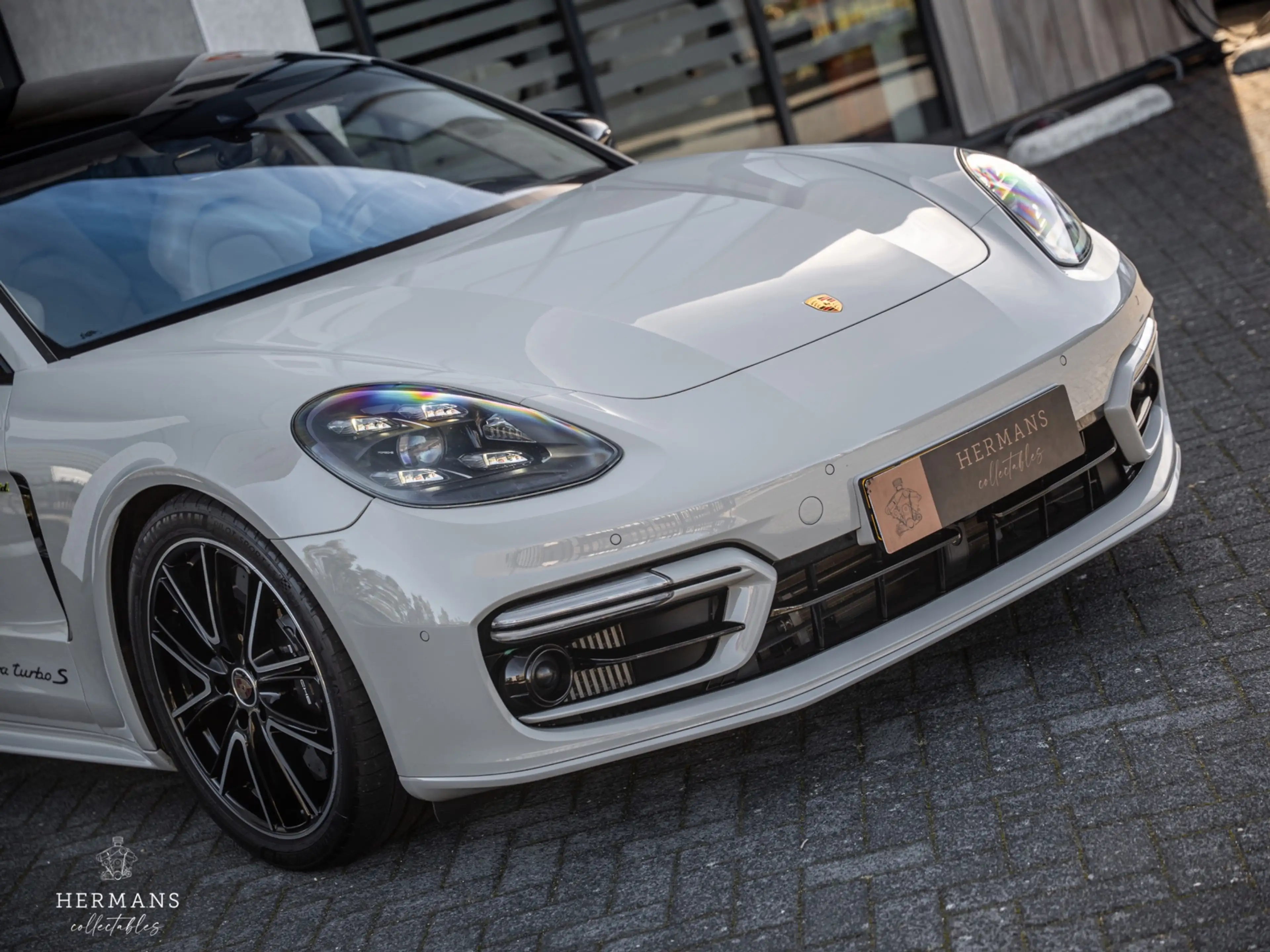 Porsche Panamera Sport Turismo 4.0 Turbo S E-Hybrid / Carbon / Burm — photo 2