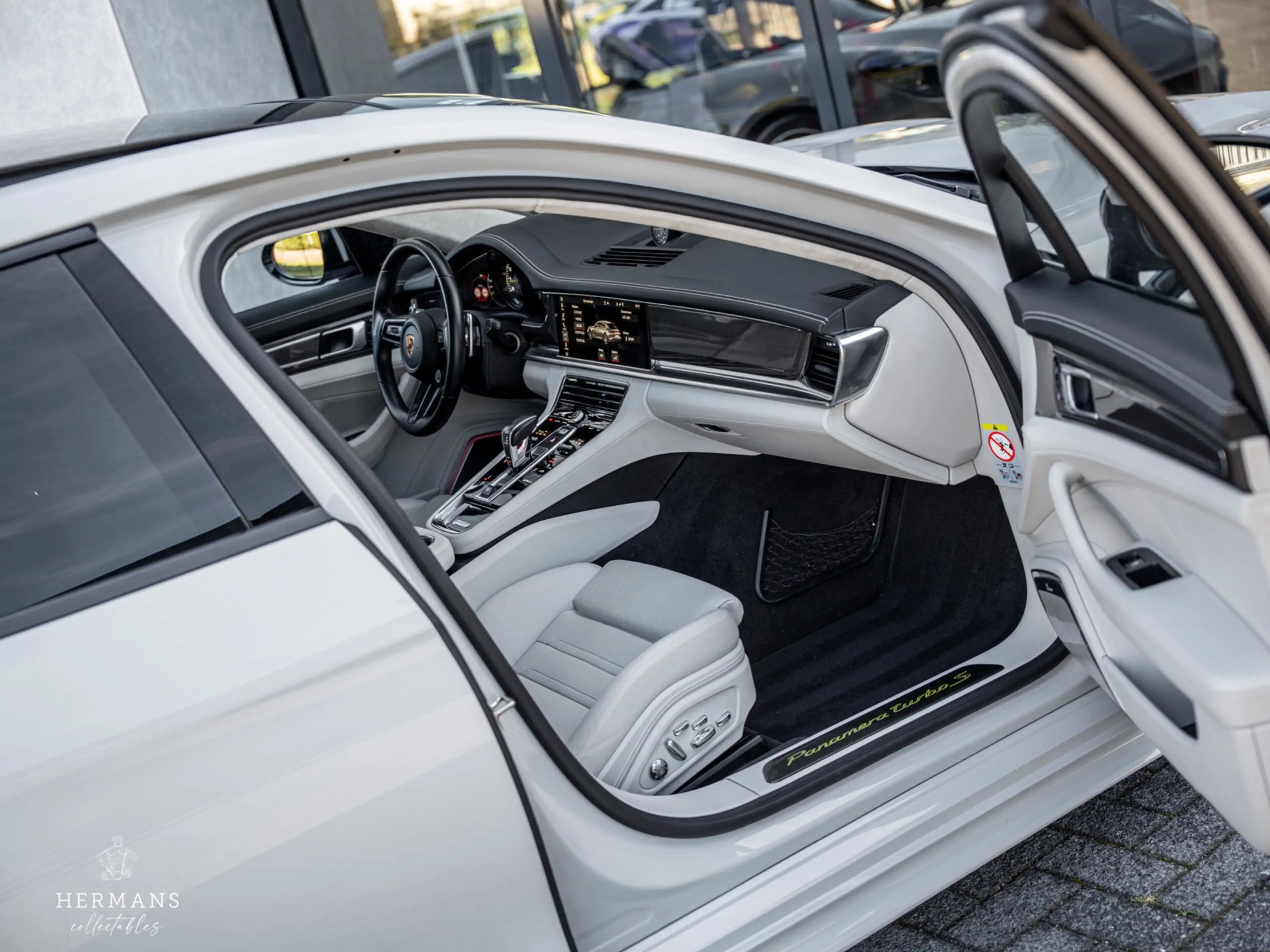 Porsche Panamera Sport Turismo 4.0 Turbo S E-Hybrid / Carbon / Burm — photo 13