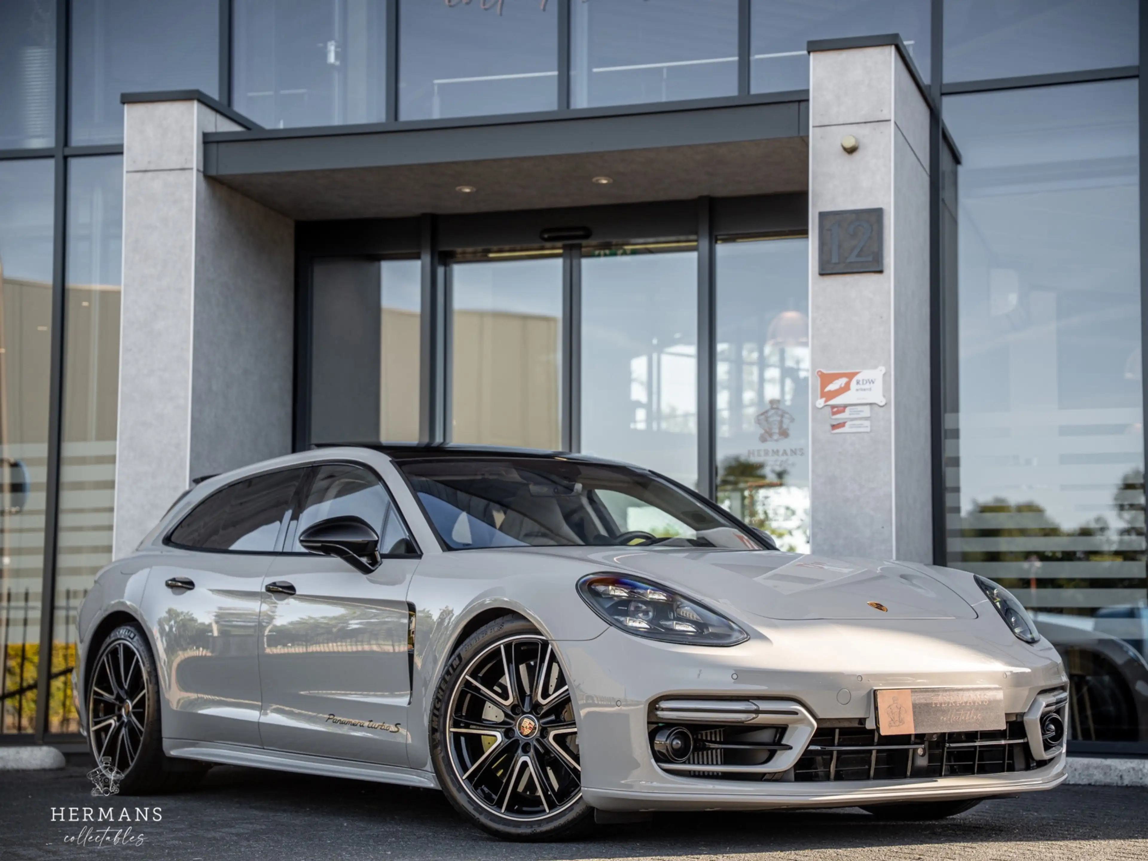 Porsche Panamera Sport Turismo 4.0 Turbo S E-Hybrid / Carbon / Burm
