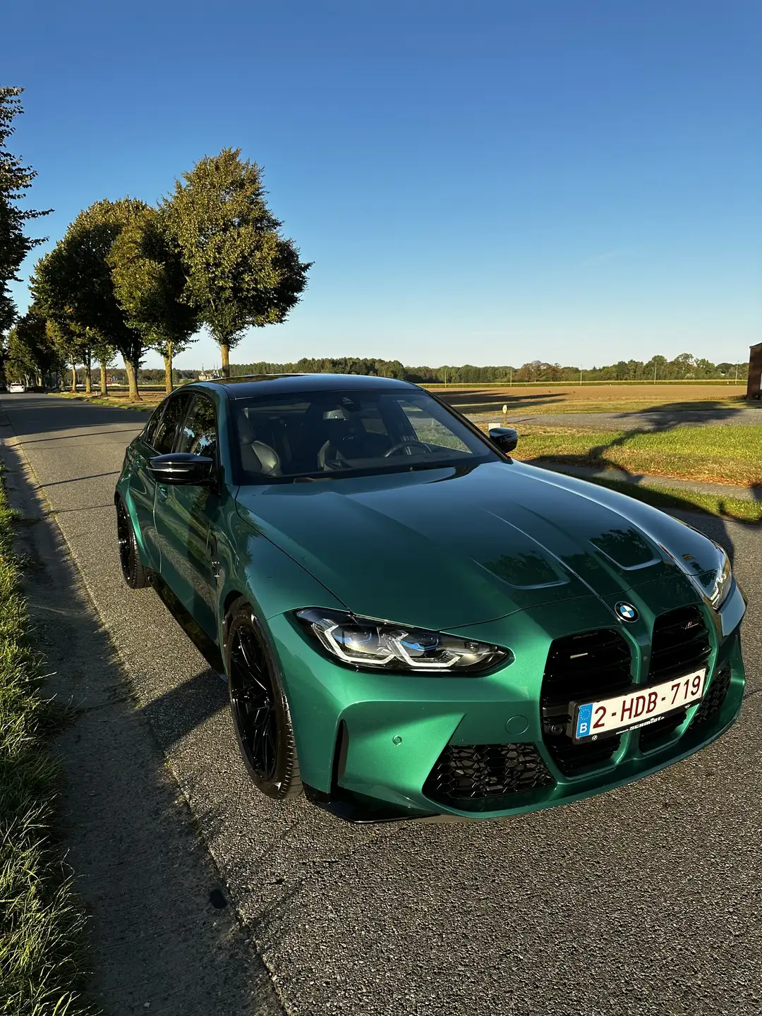 BMW M3 Sedan 2024 그린 사진 2