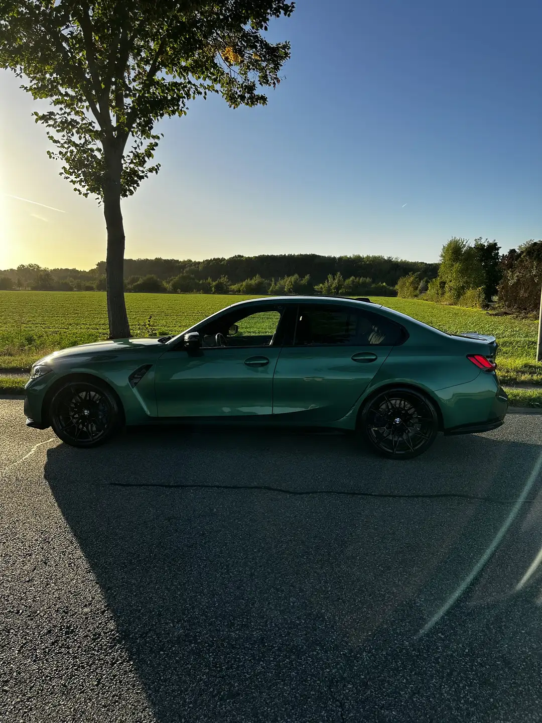BMW M3 Sedan 2024 그린 사진 8