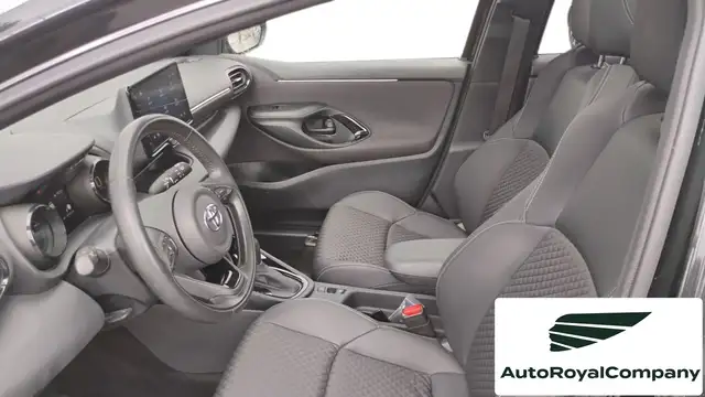 Toyota Yaris view 4