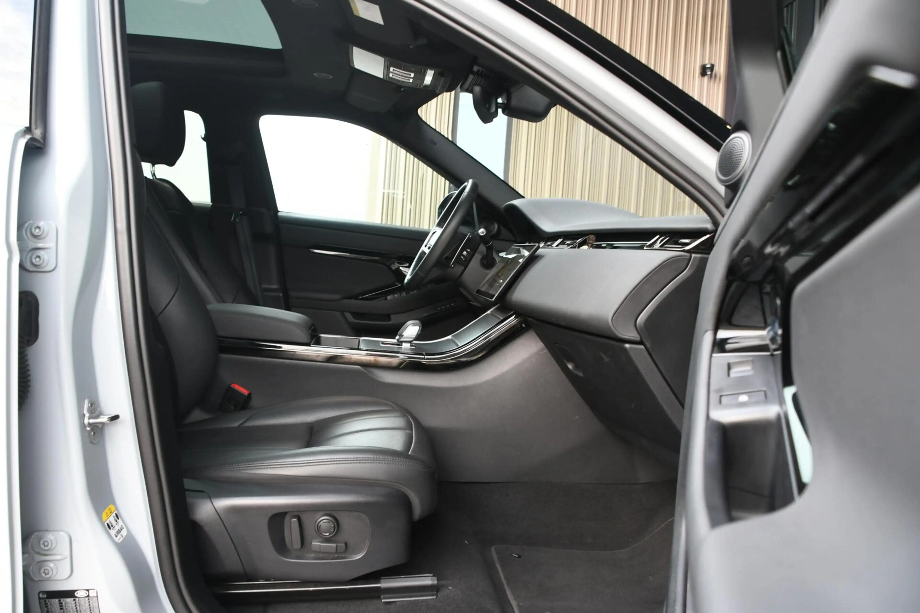 Land Rover Range Rover Evoque 1.5 P300e PHEV AWD S | SOH 96% — photo 11