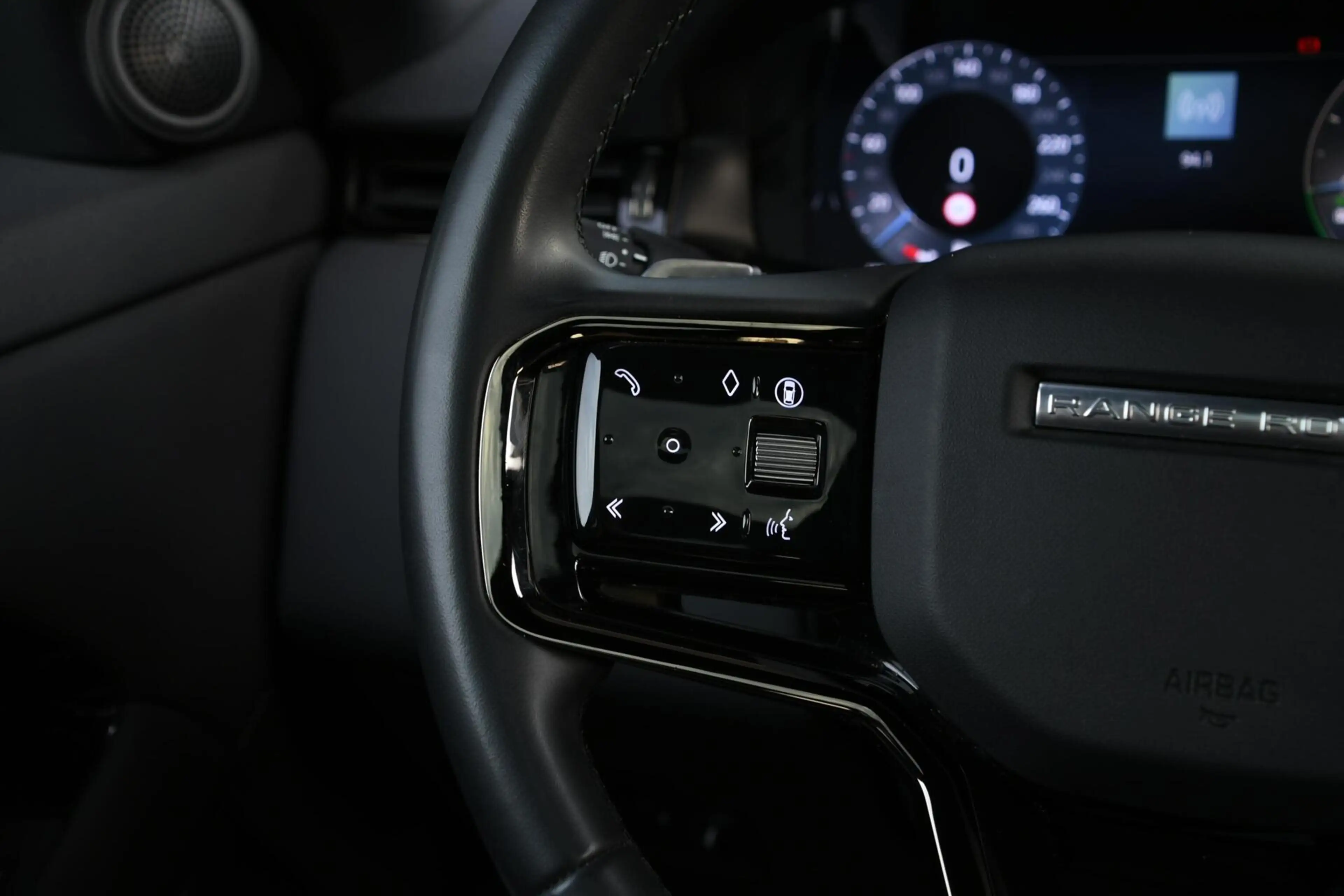 Land Rover Range Rover Evoque 1.5 P300e PHEV AWD S | SOH 96% — photo 15