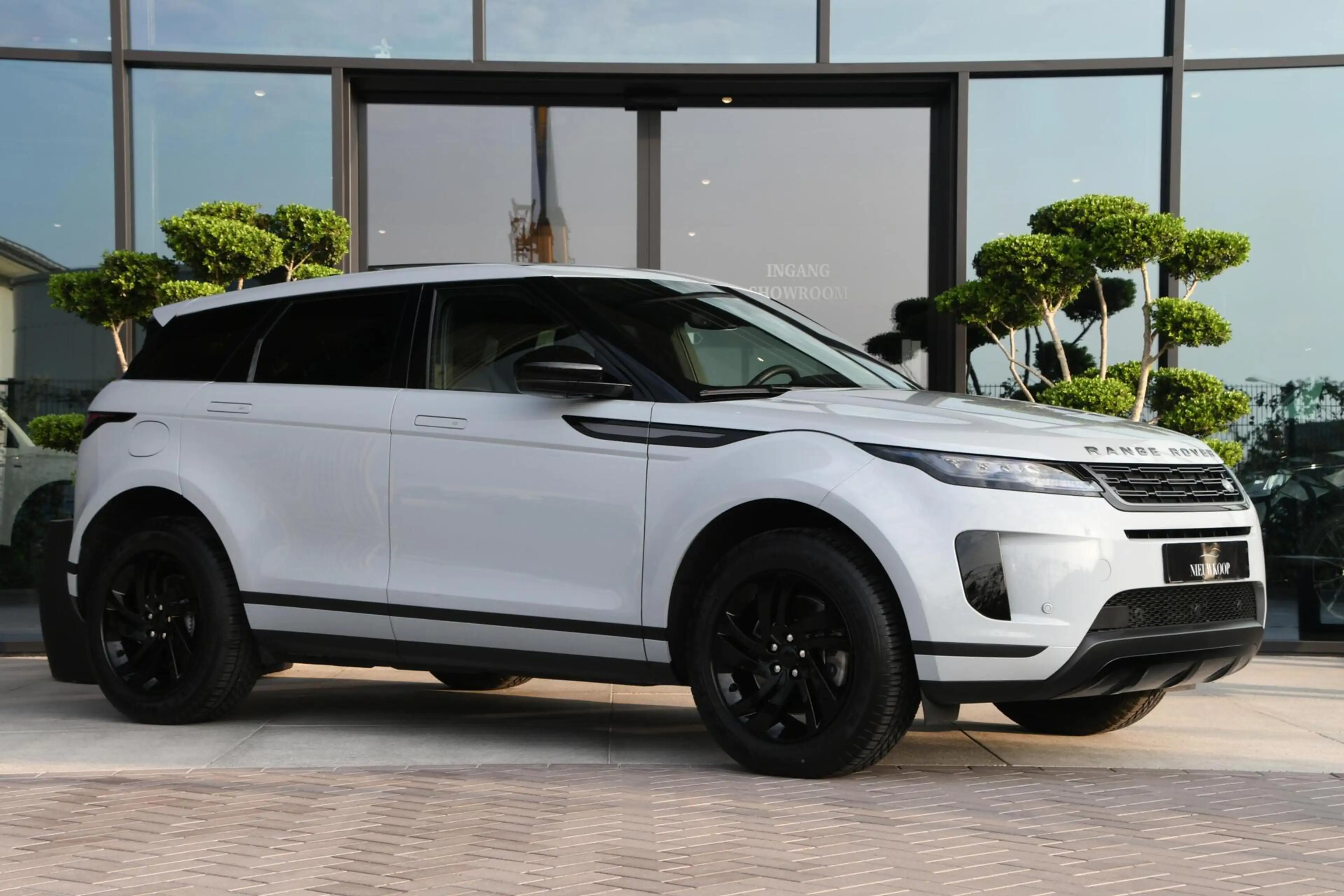 Land Rover Range Rover Evoque 1.5 P300e PHEV AWD S | SOH 96% — photo 3