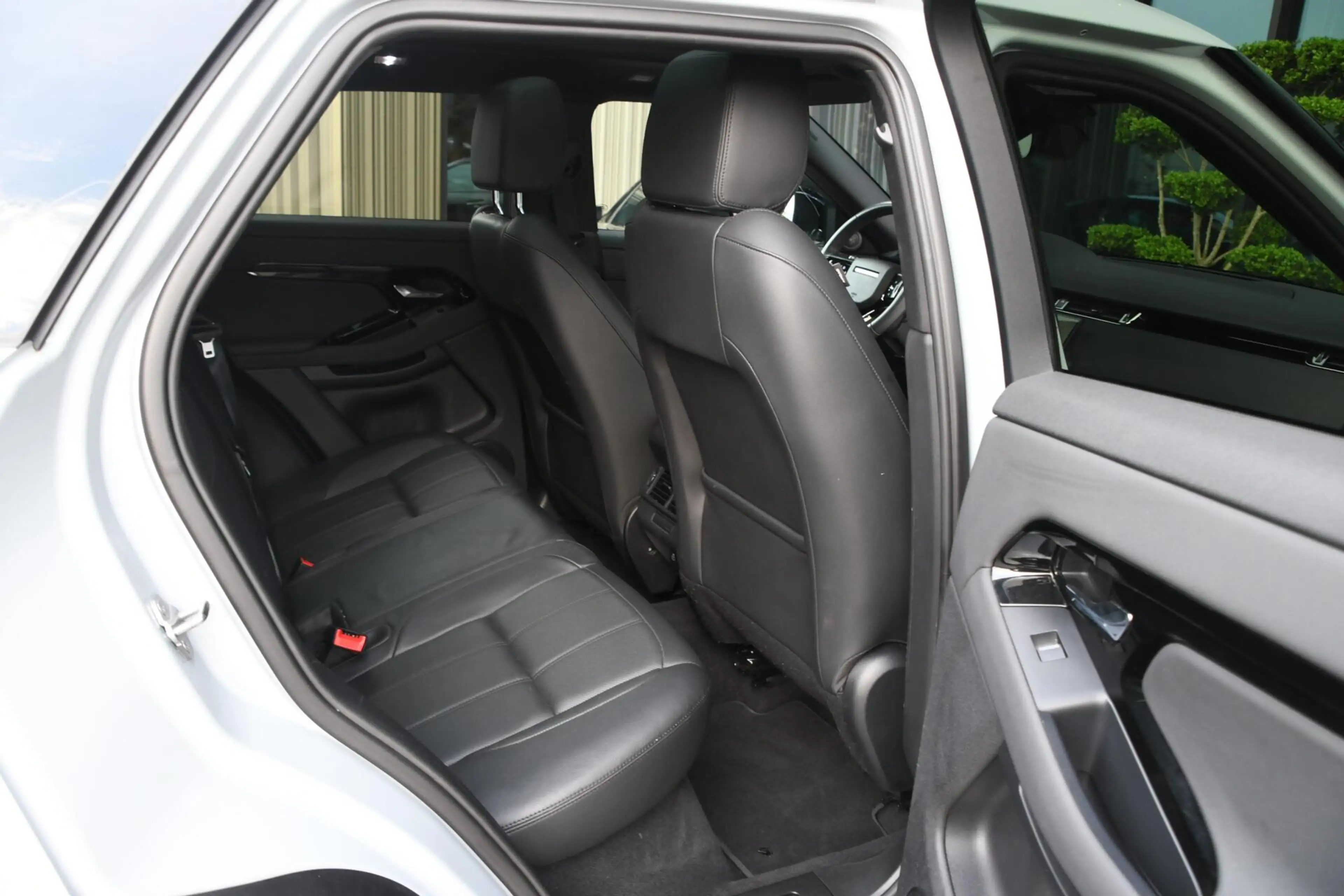 Land Rover Range Rover Evoque 1.5 P300e PHEV AWD S | SOH 96% — photo 27