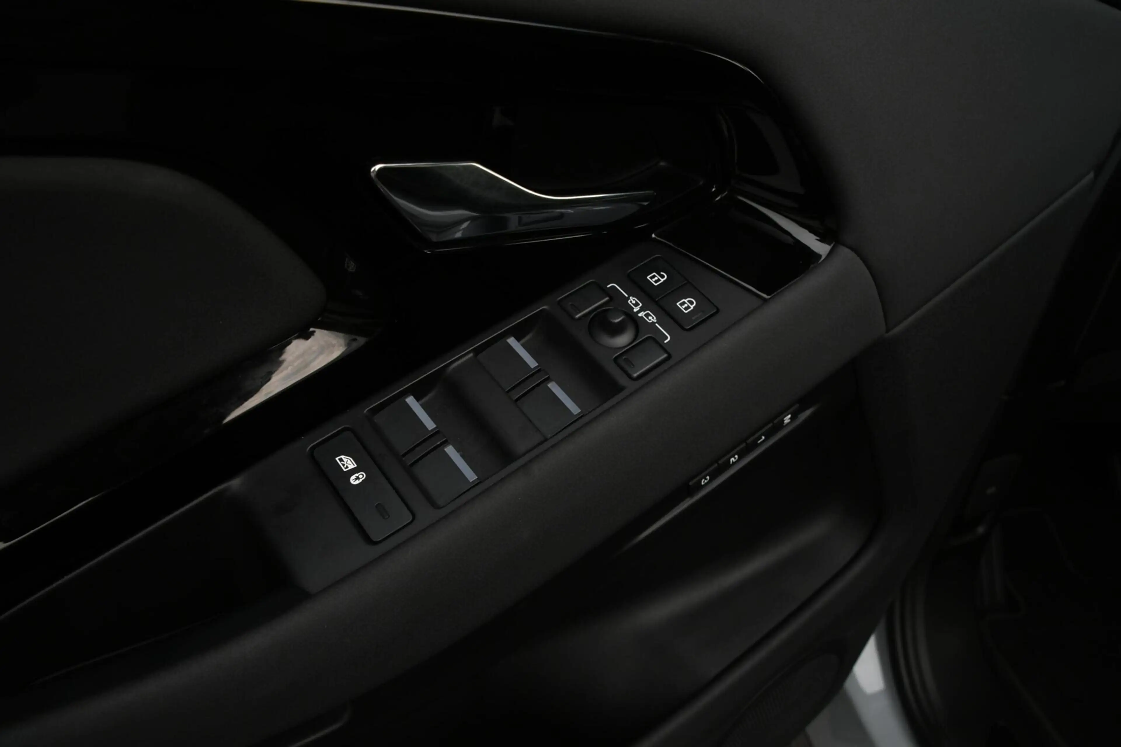 Land Rover Range Rover Evoque 1.5 P300e PHEV AWD S | SOH 96% — photo 28