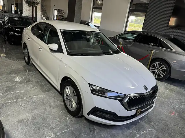 Skoda Octavia view 3