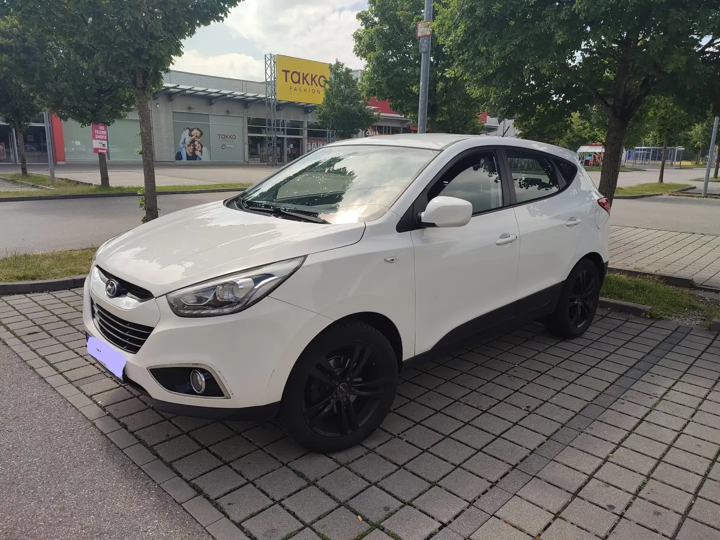 Hyundai iX35 ix35 1.6 2WD Fifa World Cup Edition Weiß - 1
